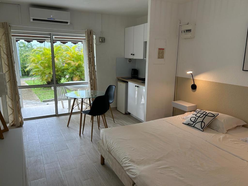 Superbe Studio Avec Piscine, Au Coeur De La Marina! Village Soleil ! Proche Aeroport & Ferry Le Gosier  Exterior photo
