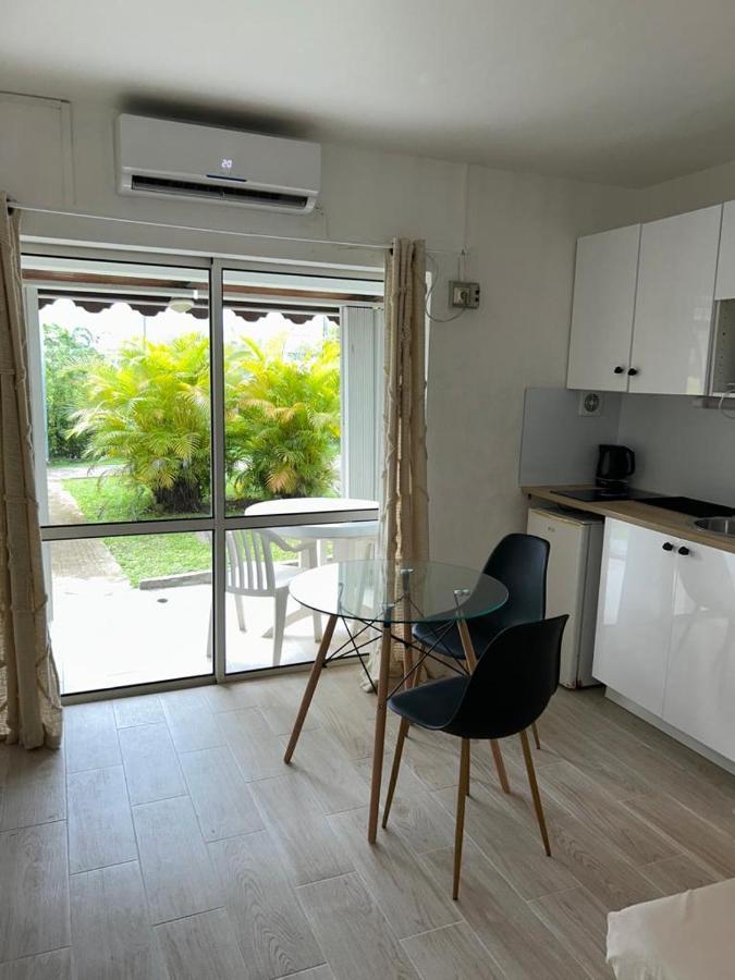 Superbe Studio Avec Piscine, Au Coeur De La Marina! Village Soleil ! Proche Aeroport & Ferry Le Gosier  Exterior photo