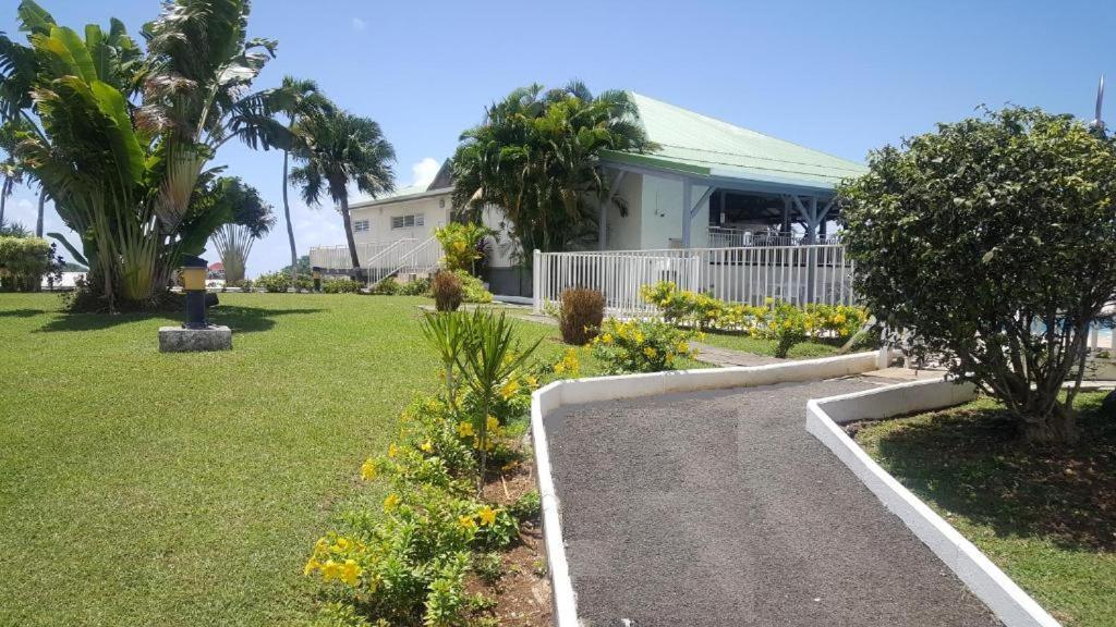 Superbe Studio Avec Piscine, Au Coeur De La Marina! Village Soleil ! Proche Aeroport & Ferry Le Gosier  Exterior photo