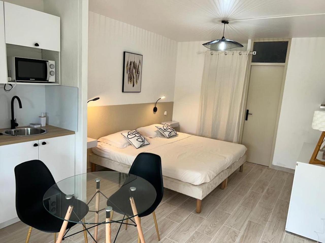 Superbe Studio Avec Piscine, Au Coeur De La Marina! Village Soleil ! Proche Aeroport & Ferry Le Gosier  Exterior photo
