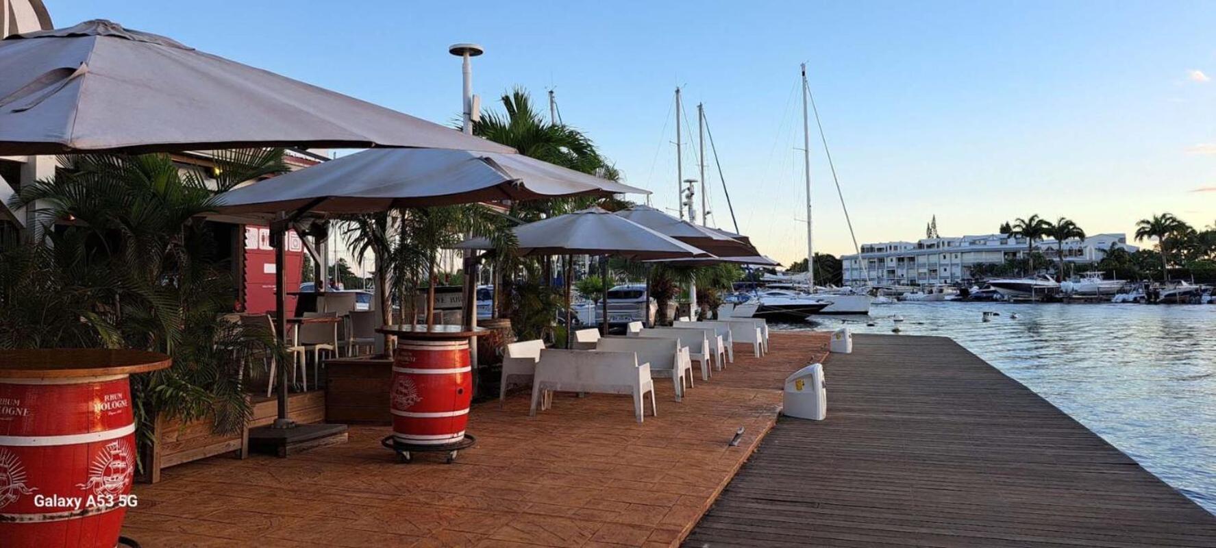 Superbe Studio Avec Piscine, Au Coeur De La Marina! Village Soleil ! Proche Aeroport & Ferry Le Gosier  Exterior photo
